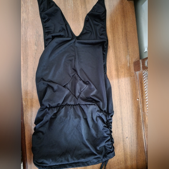 Dresses - Picture 3 of 4